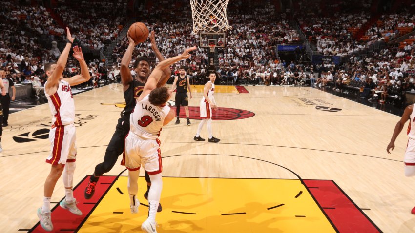 MIAMI, FL – APRIL 28: De’Andre Hunter #12 of the Cleveland Cavaliers drives to the basket during the game against the Miami Heat during Round 1 Game 4 on April 28, 2025 at Kaseya Center in Miami, Florida. NOTE TO USER: User expressly acknowledges and agrees that, by downloading and or using this Photograph, user is consenting to the terms and conditions of the Getty Images License Agreement. Mandatory Copyright Notice: Copyright 2025 NBAE (Photo by Issac Baldizon/NBAE via Getty Images)