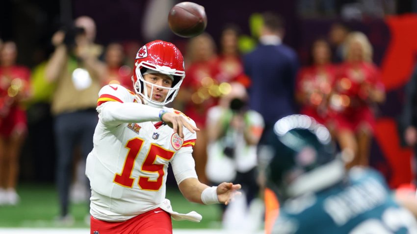 Patrick Mahomes #15 of the Kansas City Chiefs throws a pass in the first quarter against the Philadelphia Eagles during Super Bowl LIX at Caesars Superdome on February 09, 2025 in New Orleans, Louisiana. 