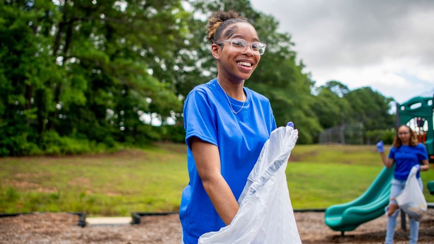 [CNBC] Acts of kindness can make you happier and healthier, Happiness researchers say: 3 simple ways to give and reap the benefits