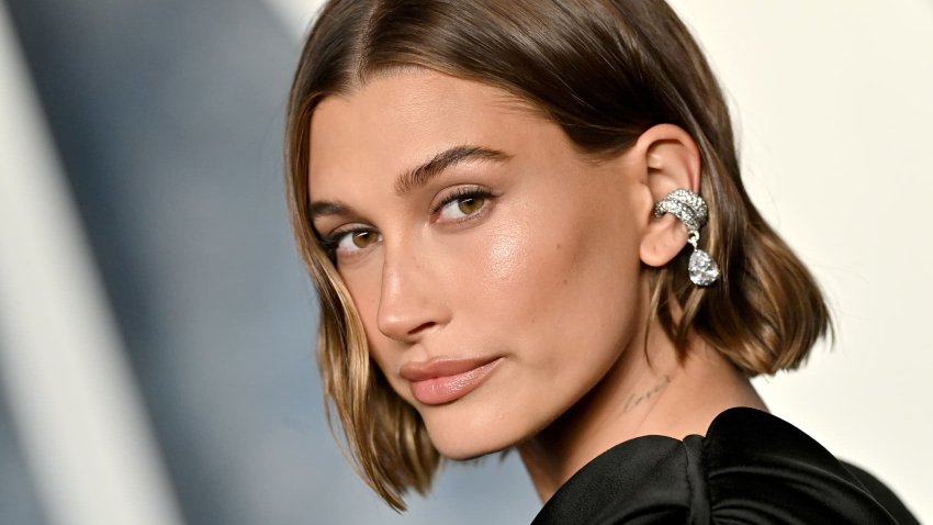 [CNBC] How ‘mistakes’ helped Hailey Bieber turn Rhode into a $1 billion skincare brand