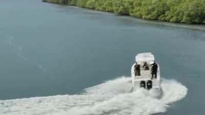 Video shows authorities boarding boat for yacht pursuit in Florida