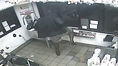 Man accused of robbery with shotgun at North Miami Checkers