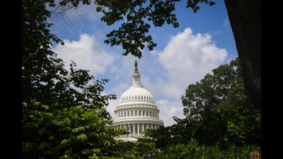 Supreme Court rules Trump administration must give Venezuelans more time to challenge deportations