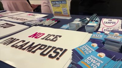 FIU students air frustrations with campus police for ICE partnership