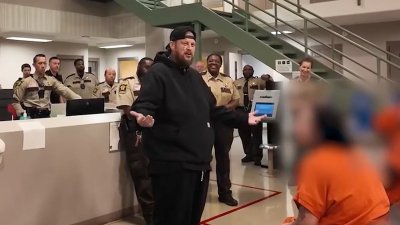 Jelly Roll makes surprise Minneapolis jail visit, gets honorary key from sheriff