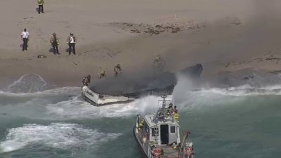 Crews extinguish boat fire at Fort Lauderdale beach