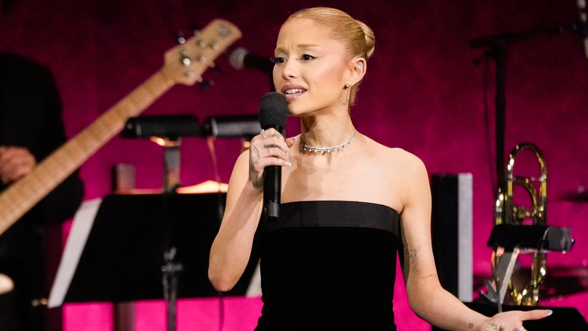 Ariana Grande assures fans she’s not quitting music, teases mini tour in 2026 Ariana Grande assures fans she’s not quitting music, teases mini tour in 2026