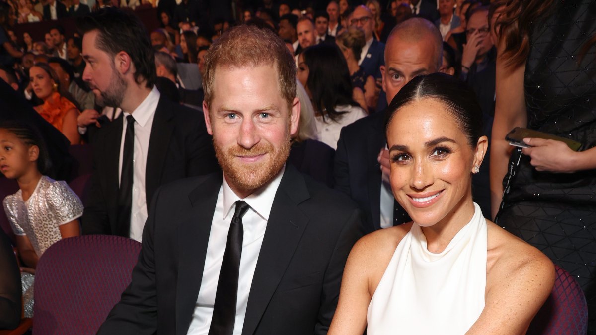 Meghan Markle & Prince Harry share rare PDA moment at Beyoncé concert