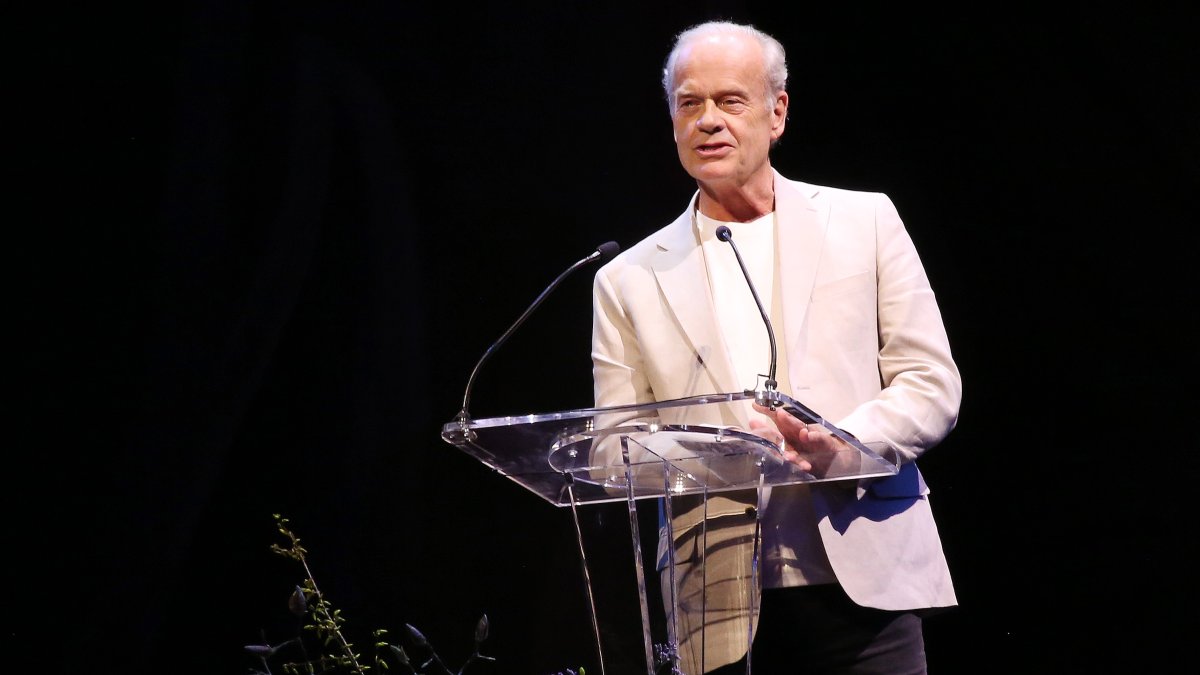 Kelsey Grammer shares his sister Karen's final moments before stabbing Kelsey Grammer shares his sister Karen's final moments before stabbing