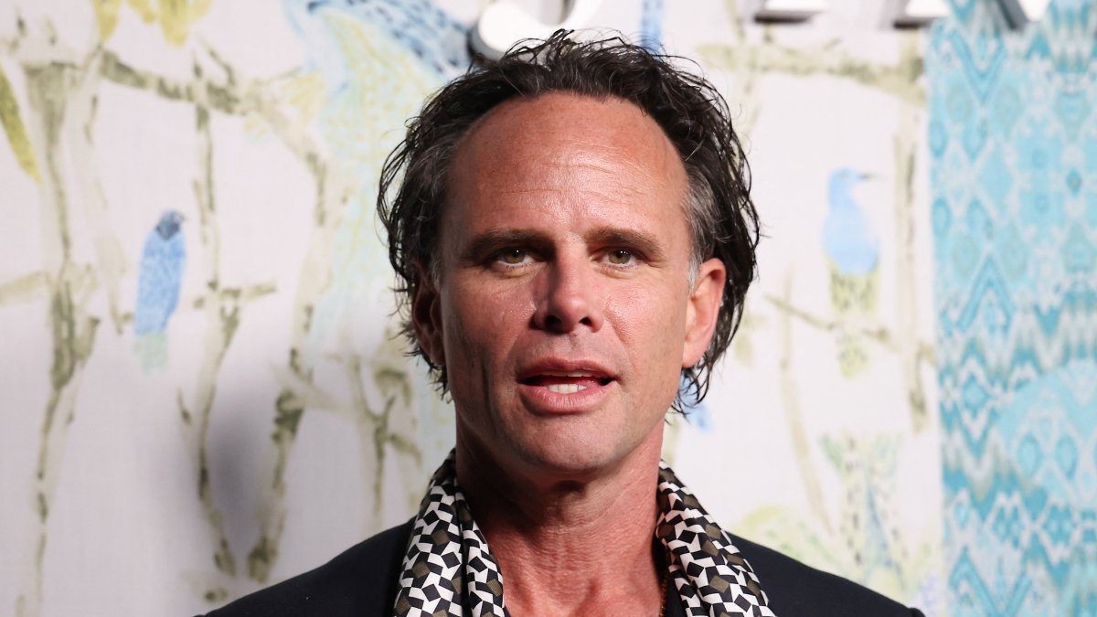 Walton Goggins ends interview over question about Aimee Lou Wood feud allegations Walton Goggins ends interview over question about Aimee Lou Wood feud allegations