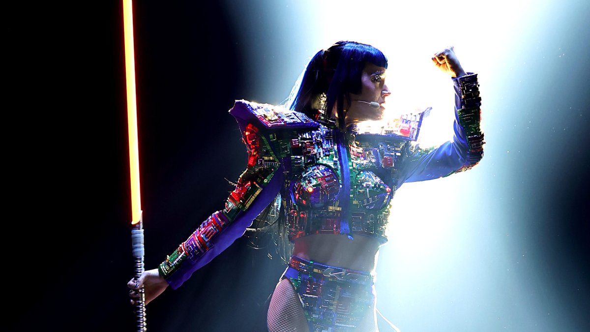 Katy Perry responds to critics saying she 'can't dance' 