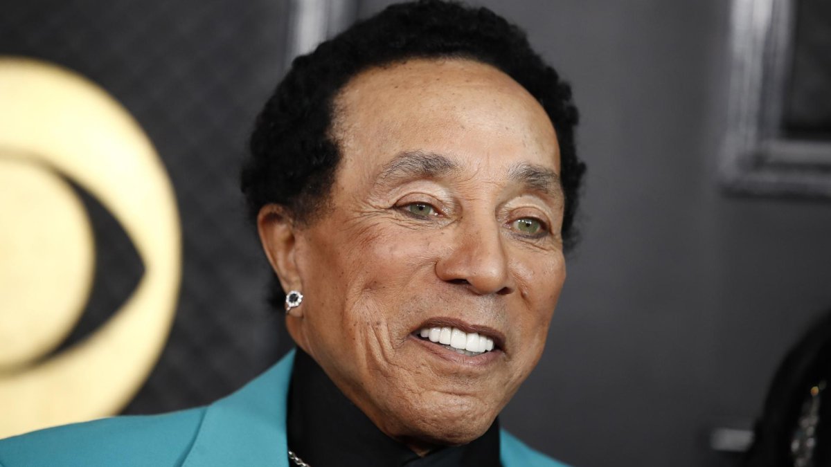 'Bizarre theatrics': Attorney for Smokey Robinson responds to lawsuit against singer