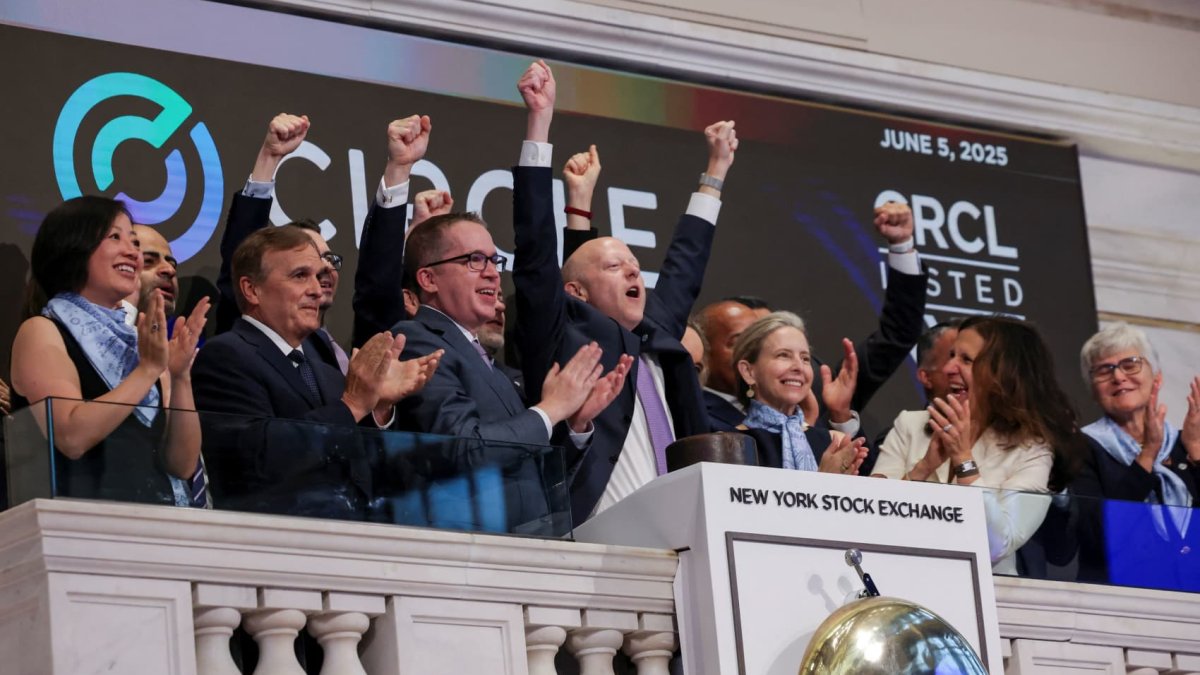 Circle resumes its post-IPO rally after pullback, stablecoin issuer boosts  Coinbase – NBC 6 South Florida