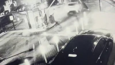 RAW: 2 hurt after car crashes into Miami Gardens neighborhood