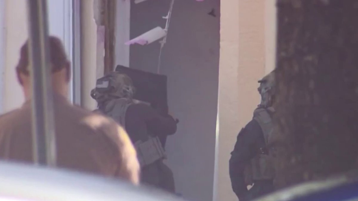 Man accused of battering 3 children arrested after hourslong standoff ...