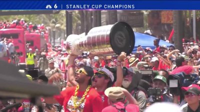 Thousands gather for Florida Panthers parade of victory in Fort Lauderdale