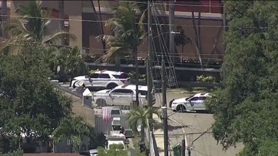 Suspect detained after man and woman stabbed at Miami apartment: Police