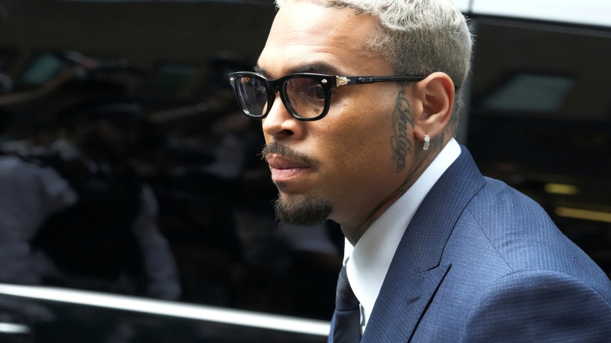 Chris Brown, Hoody Baby plead not guilty in 2023 London bottle assault on music producer