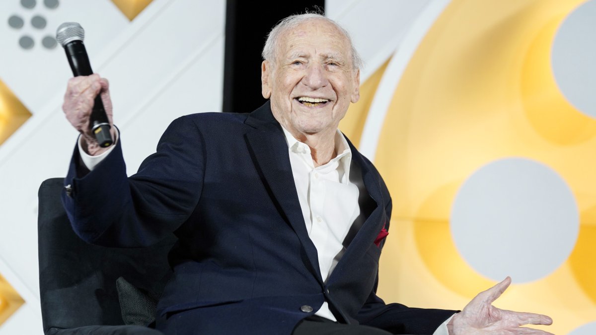 'May the Schwartz be with you!' Mel Brooks announces 'Spaceballs' sequel 38 years after original