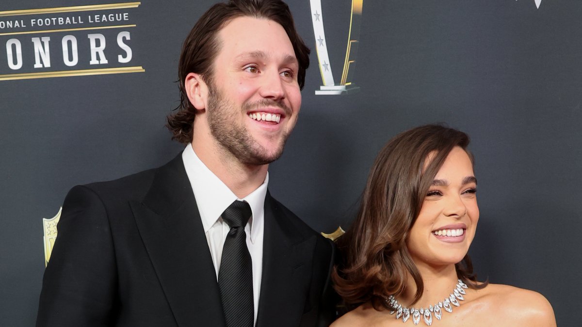 Hailee Steinfeld marries Josh Allen in stunning California wedding Hailee Steinfeld marries Josh Allen in stunning California wedding