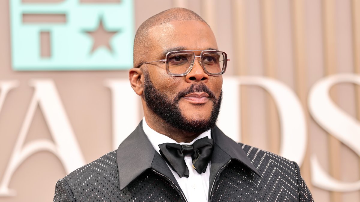 Tyler Perry sued by 'The Oval' actor Derek Dixon for sexual assault and harassment Tyler Perry sued by 'The Oval' actor Derek Dixon for sexual assault and harassment