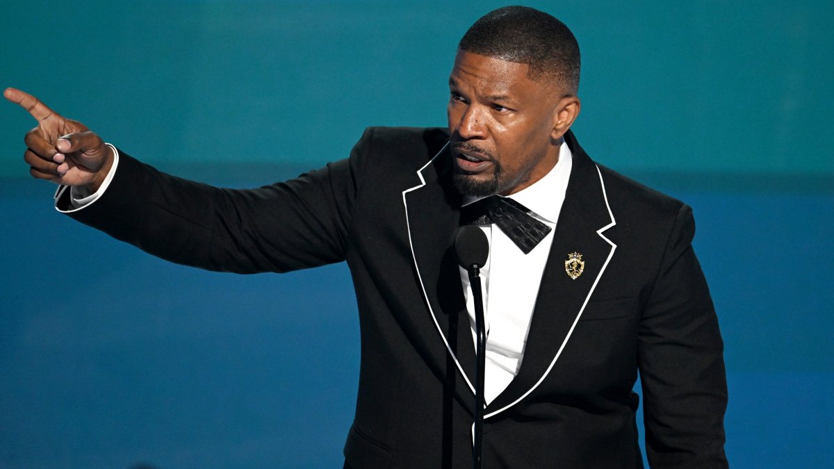 Jamie Foxx brings his 2 daughters to tears during BET Awards speech
