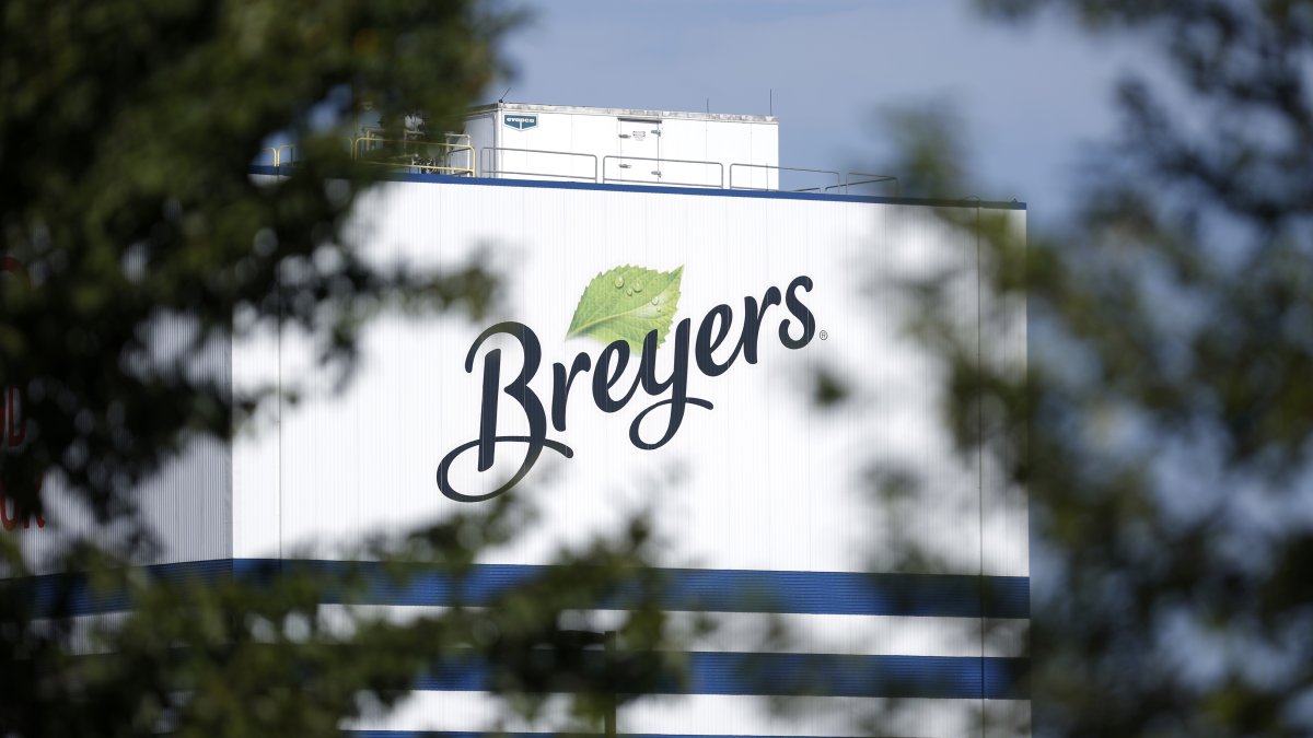 Breyers ice cream issues recall after packaging misprint, allergy