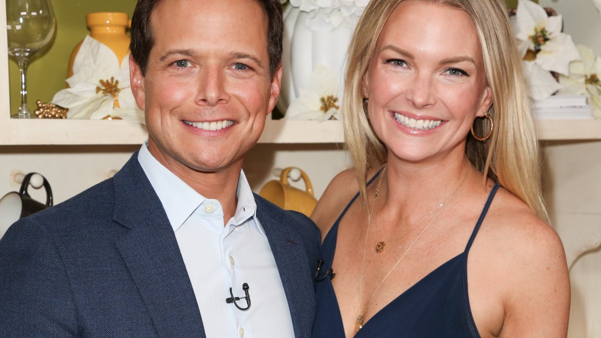 Kelley Wolf livestreams moment Utah police detain her days after announcing split from Scott Wolf