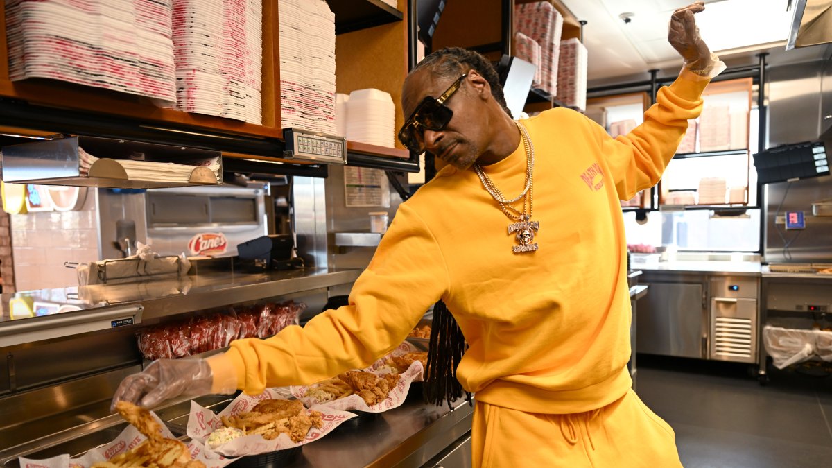 Snoop Dogg surprises fans at Raising Cane's ahead of National Chicken Finger Day Snoop Dogg surprises fans at Raising Cane's ahead of National Chicken Finger Day