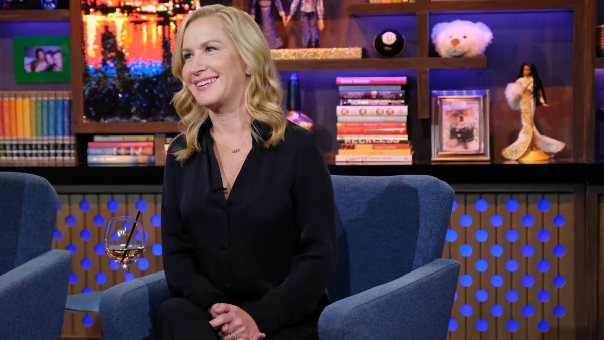 'The Office' star Angela Kinsey kept her second job until season three: 'I continued to live small'