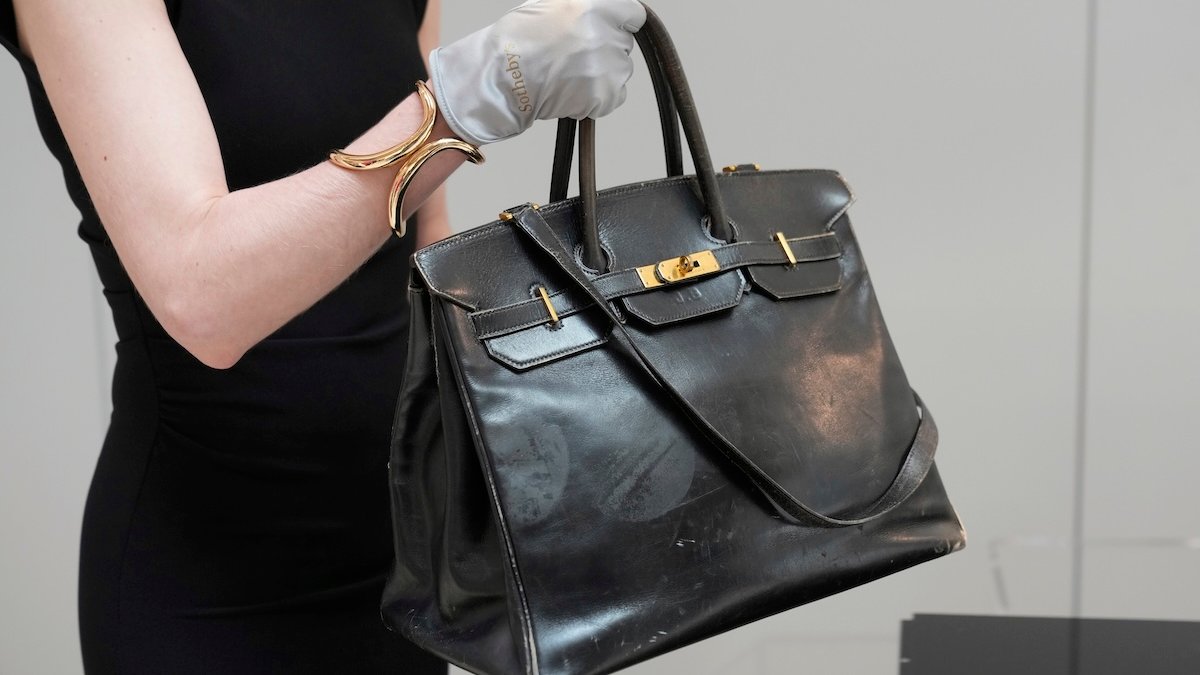 Jane Birkin’s original Hermès bag sells for .1 million at Paris auction