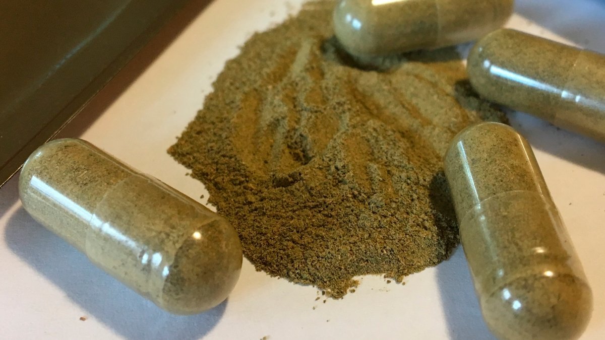What are kratom’s uses and risks and how are states regulating it?