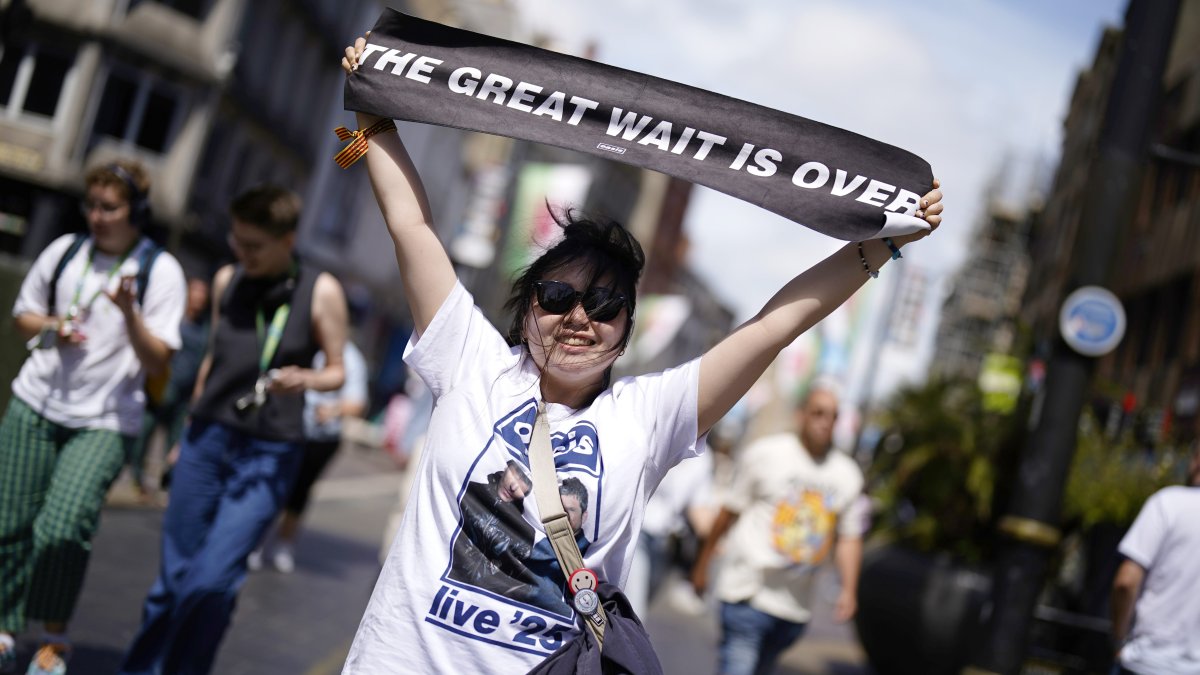 Oasis fans go Supersonic as band's long-awaited reunion tour kicks off