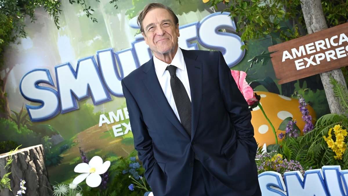 John Goodman puts 200-Lb. weight loss transformation on display