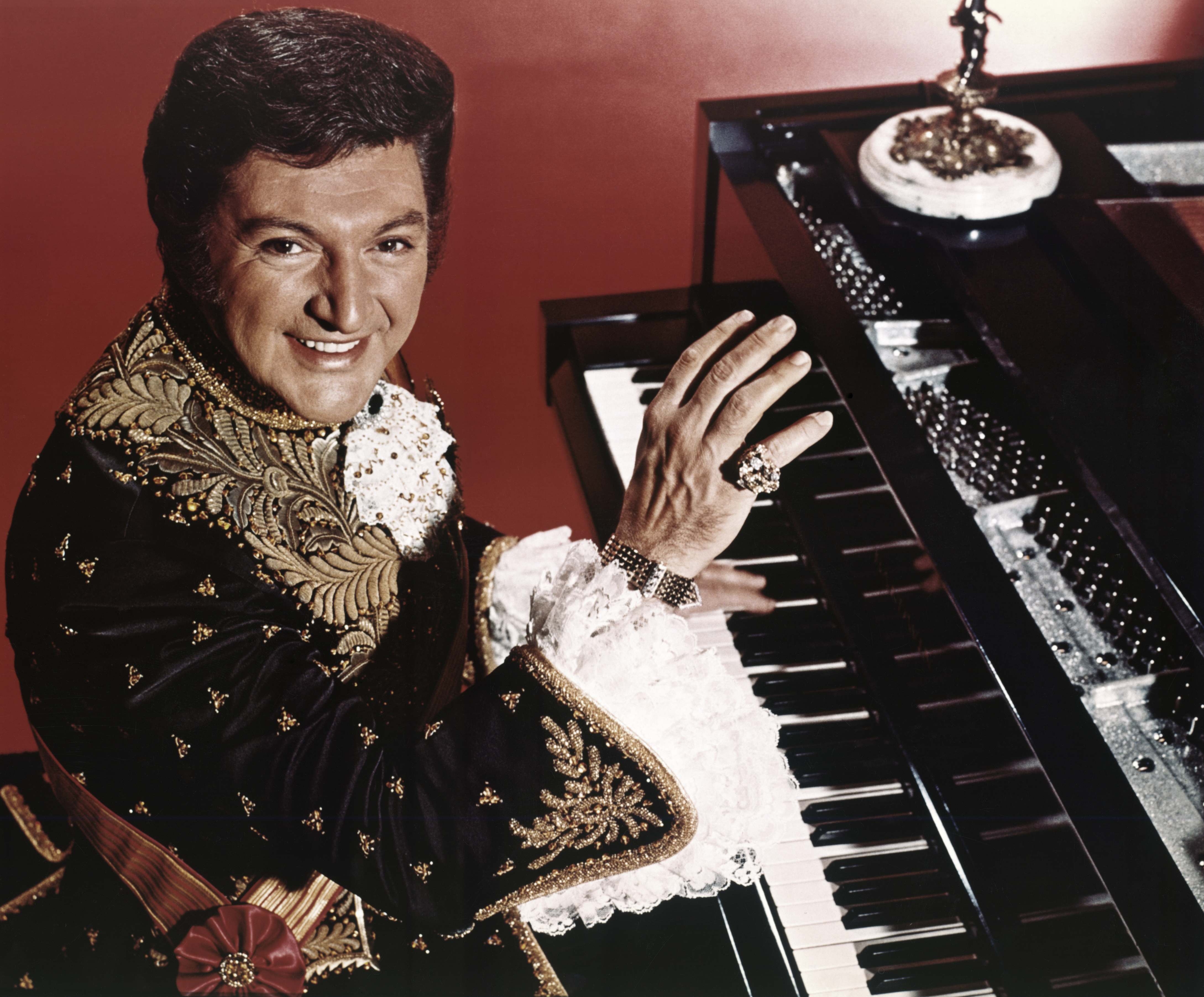 Detroit man accused of setting fire to his Liberace-inspired home – NBC ...
