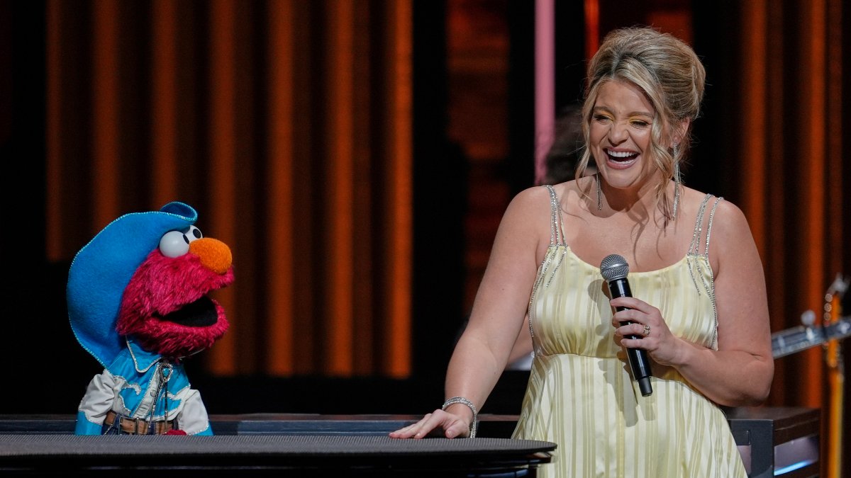 'Sesame Street' stars Elmo and Abby Cadabby sing and host in their Grand Ole Opry debut 'Sesame Street' stars Elmo and Abby Cadabby sing and host in their Grand Ole Opry debut