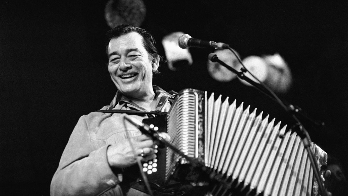 Flaco Jimenez, conjunto music master and six-time Grammy winner, dies at 86