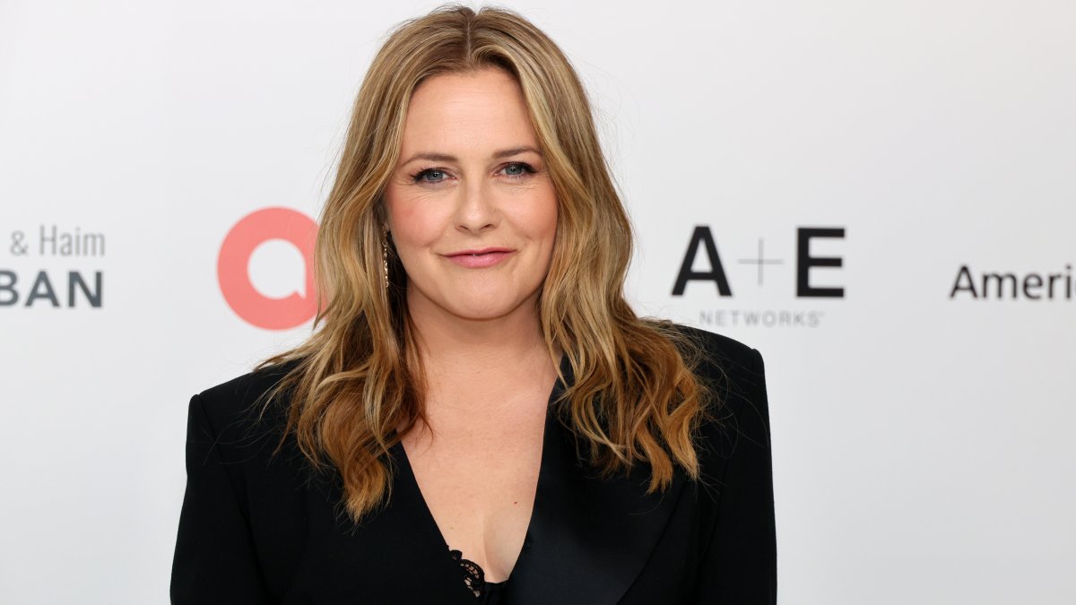 Alicia Silverstone shares 1 'goal' of doing 'Clueless' series: 'I'm really excited about it' Alicia Silverstone shares 1 'goal' of doing 'Clueless' series: 'I'm really excited about it'