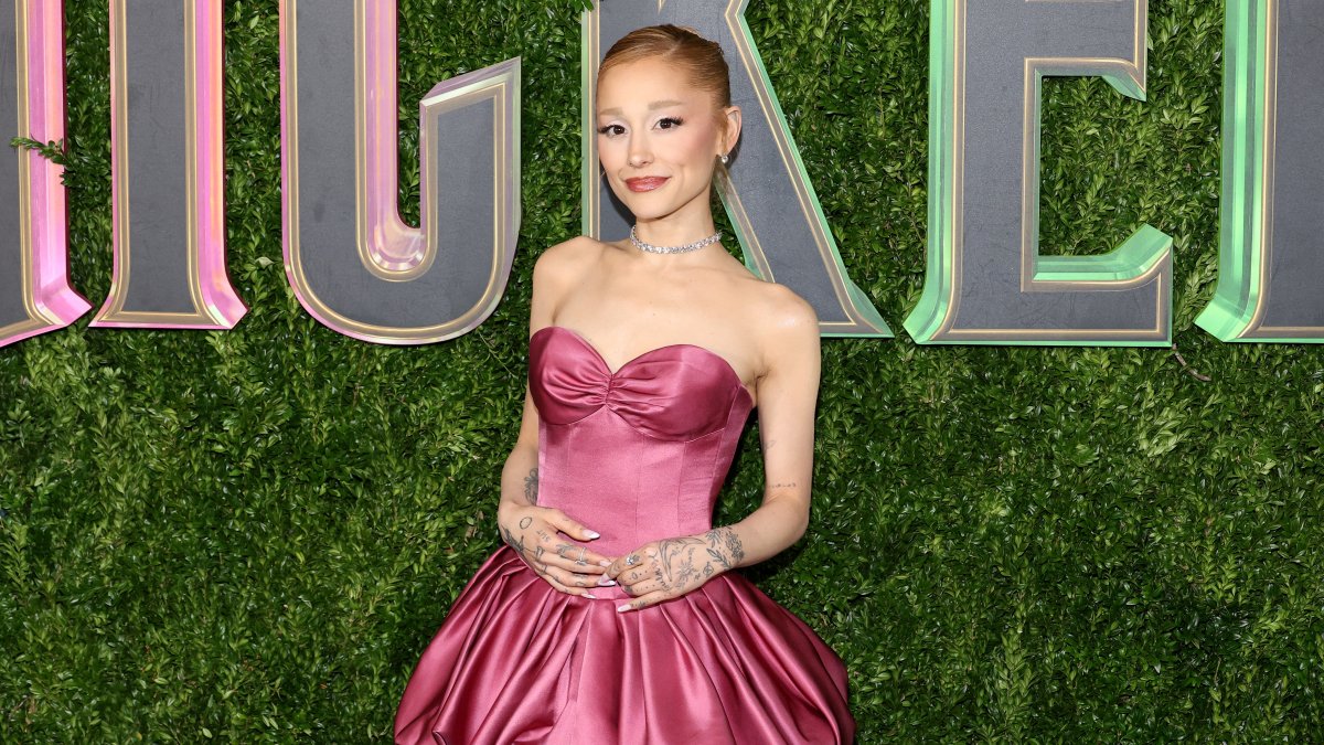 Ariana Grande sends sweet gift to 9-year-old battling cancer Ariana Grande sends sweet gift to 9-year-old battling cancer