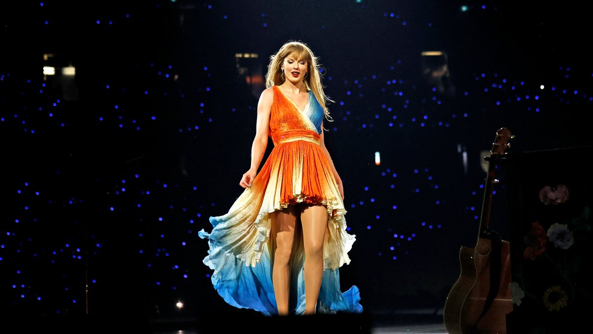 Taylor Swift shared a playlist right after announcing her new album title. What could it mean? Taylor Swift shared a playlist right after announcing her new album title. What could it mean?