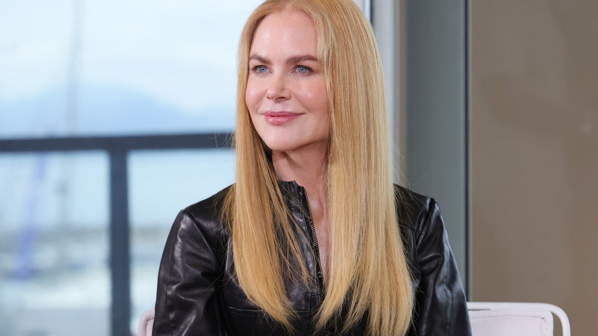 Nicole Kidman shows off her rarely seen naturally curly hair during family vacation