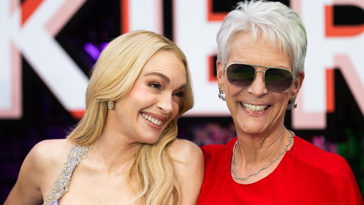 Jamie Lee Curtis responds to fans who were 'distracted' by her 'Freakier Friday' outfit Jamie Lee Curtis responds to fans who were 'distracted' by her 'Freakier Friday' outfit