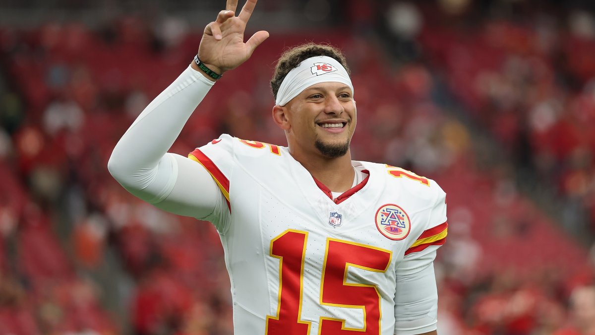 Patrick Mahomes reveals his skeptical reaction to Travis Kelce's relationship with Taylor Swift
