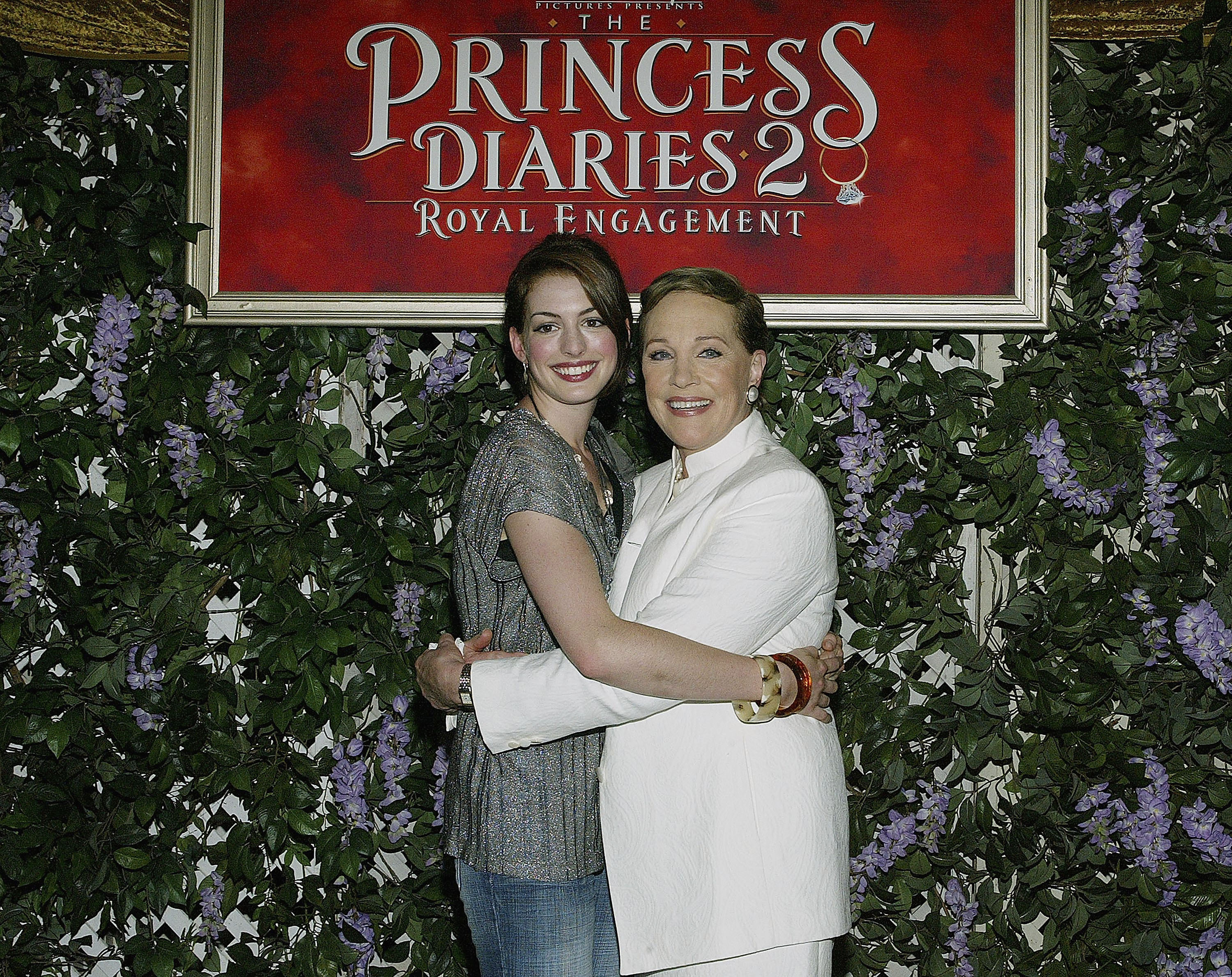 Catching up with Anne Hathaway and the cast of 'The Princess Diaries'