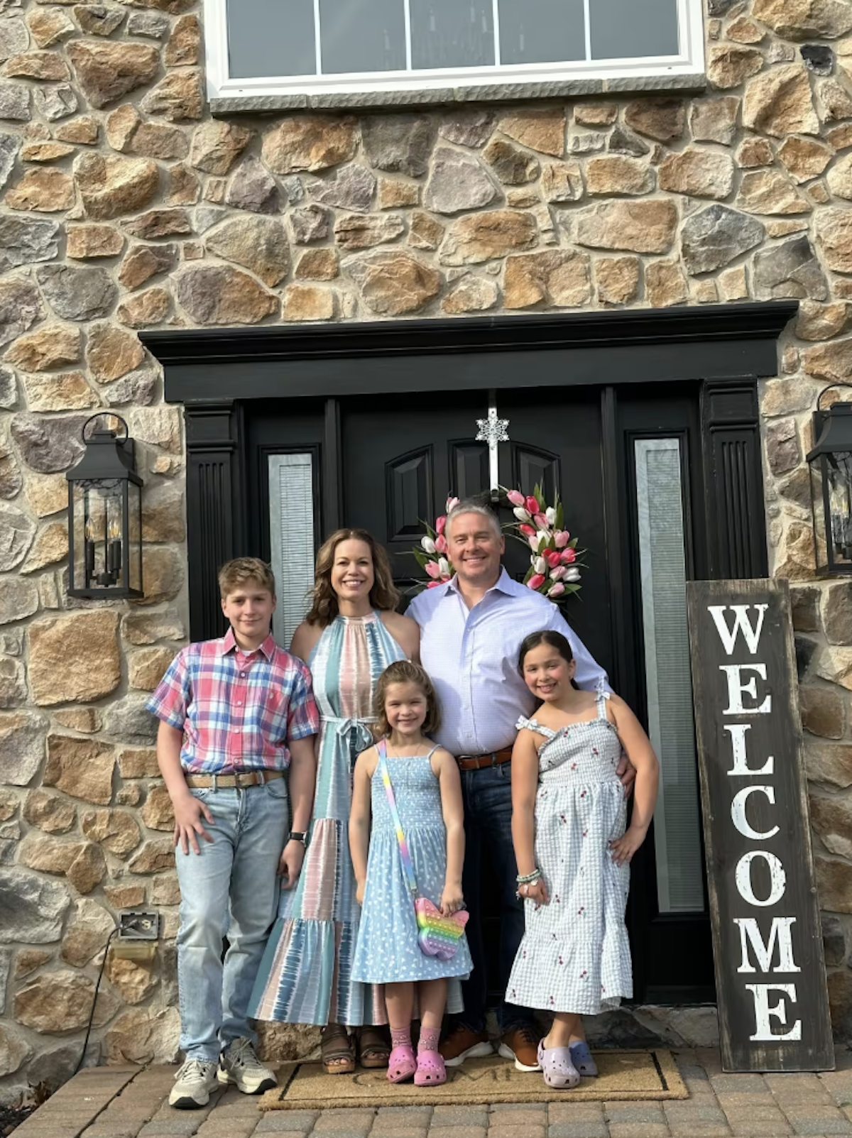 Dad holds family meeting about kids constantly saying 'Mom,' becomes viral legend