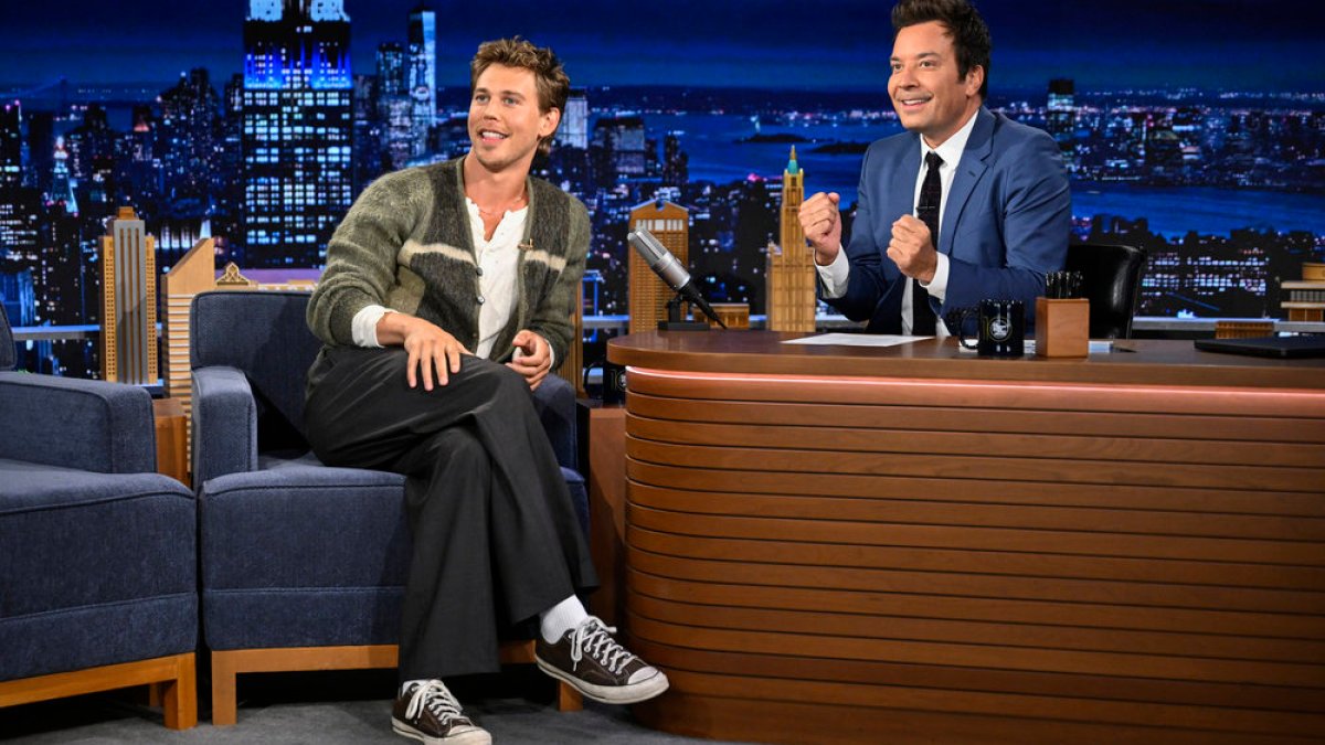 Austin Butler says edible led to viral dance moment at Bad Bunny concert in Puerto Rico