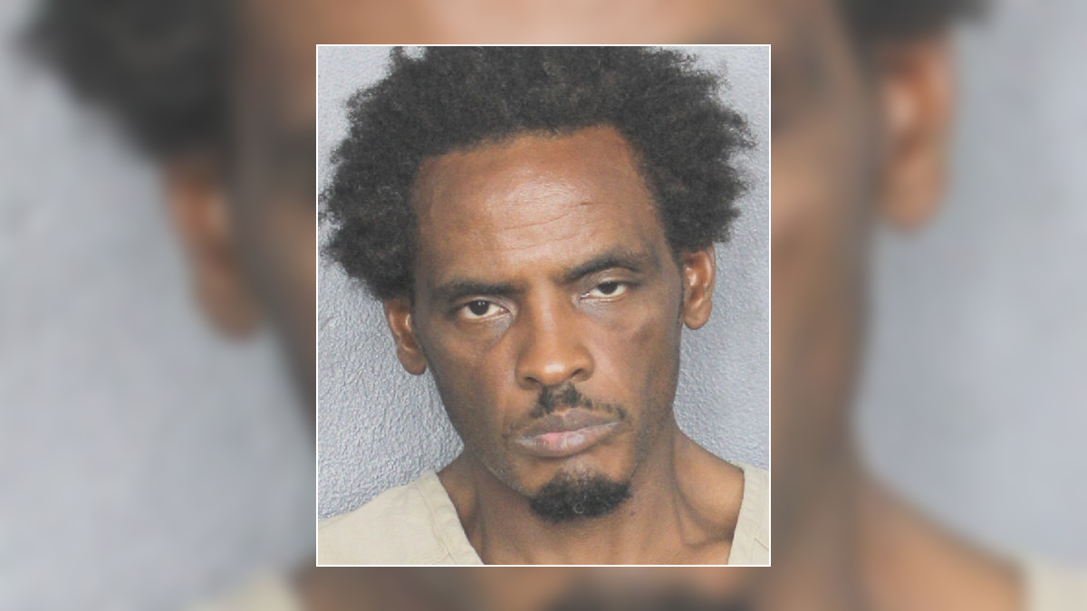 Man arrested for allegedly stealing car with 2 kids inside in ...