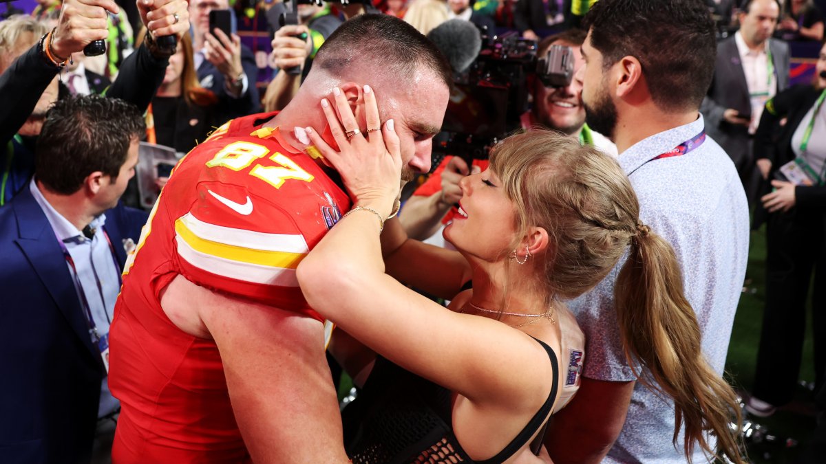Welcome to New York? Giants trick Taylor Swift fans during Chiefs game