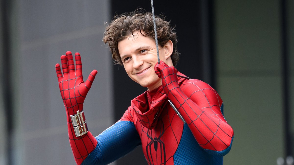 Tom Holland suffers head injury while filming 'Spider-Man' sequel: Reports Tom Holland suffers head injury while filming 'Spider-Man' sequel: Reports