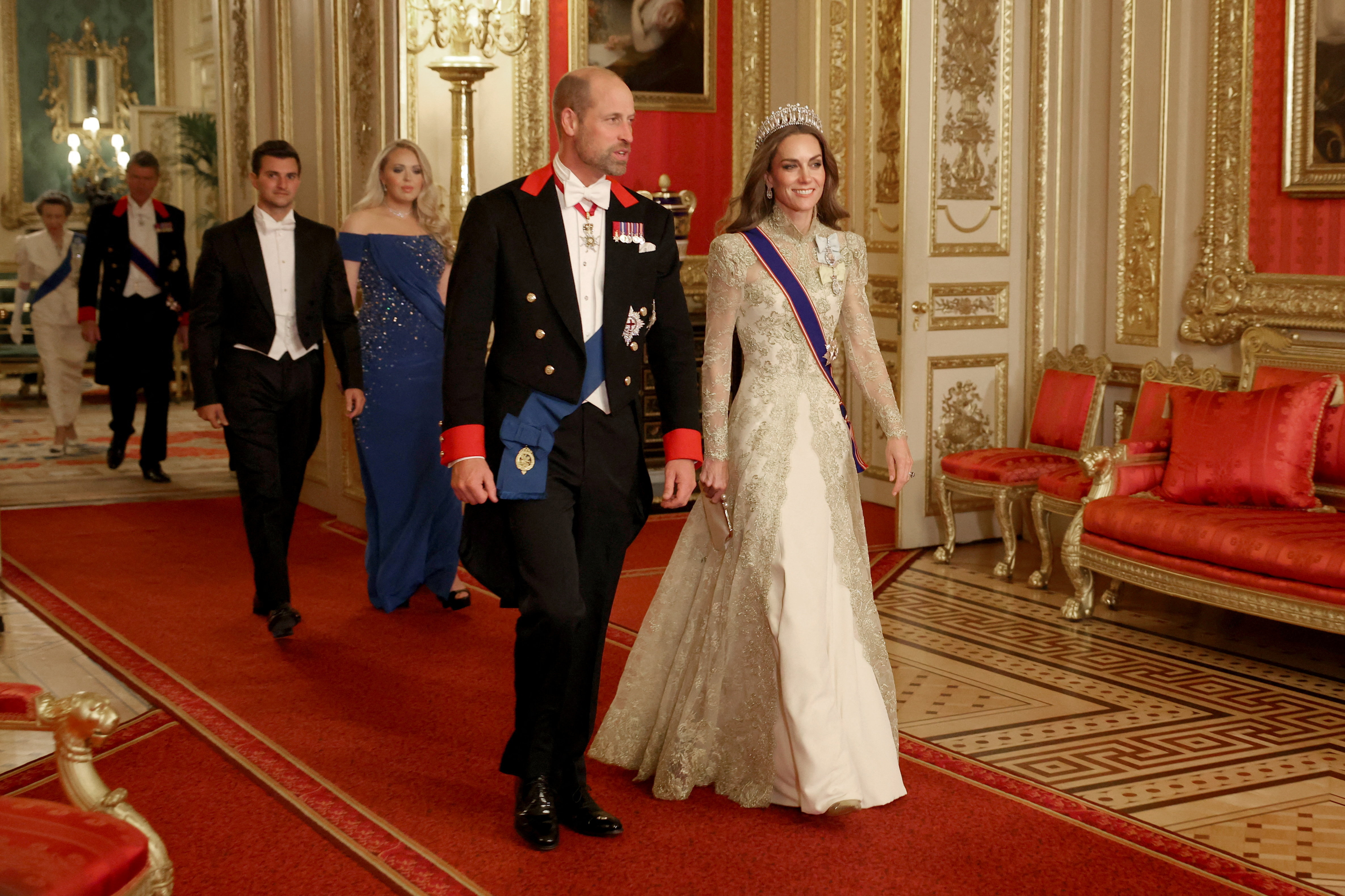 Kate Middleton stuns in gold gown at state banquet with royal family and President Donald Trump